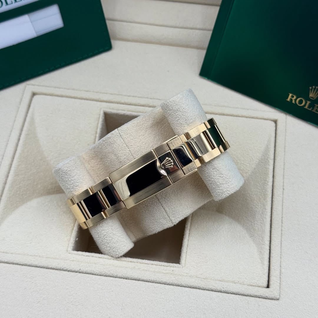 Daytona 40mm Green Dial 18K Yellow Gold Baguette Diamond Bezel Watch 116568BR (Super Clone)