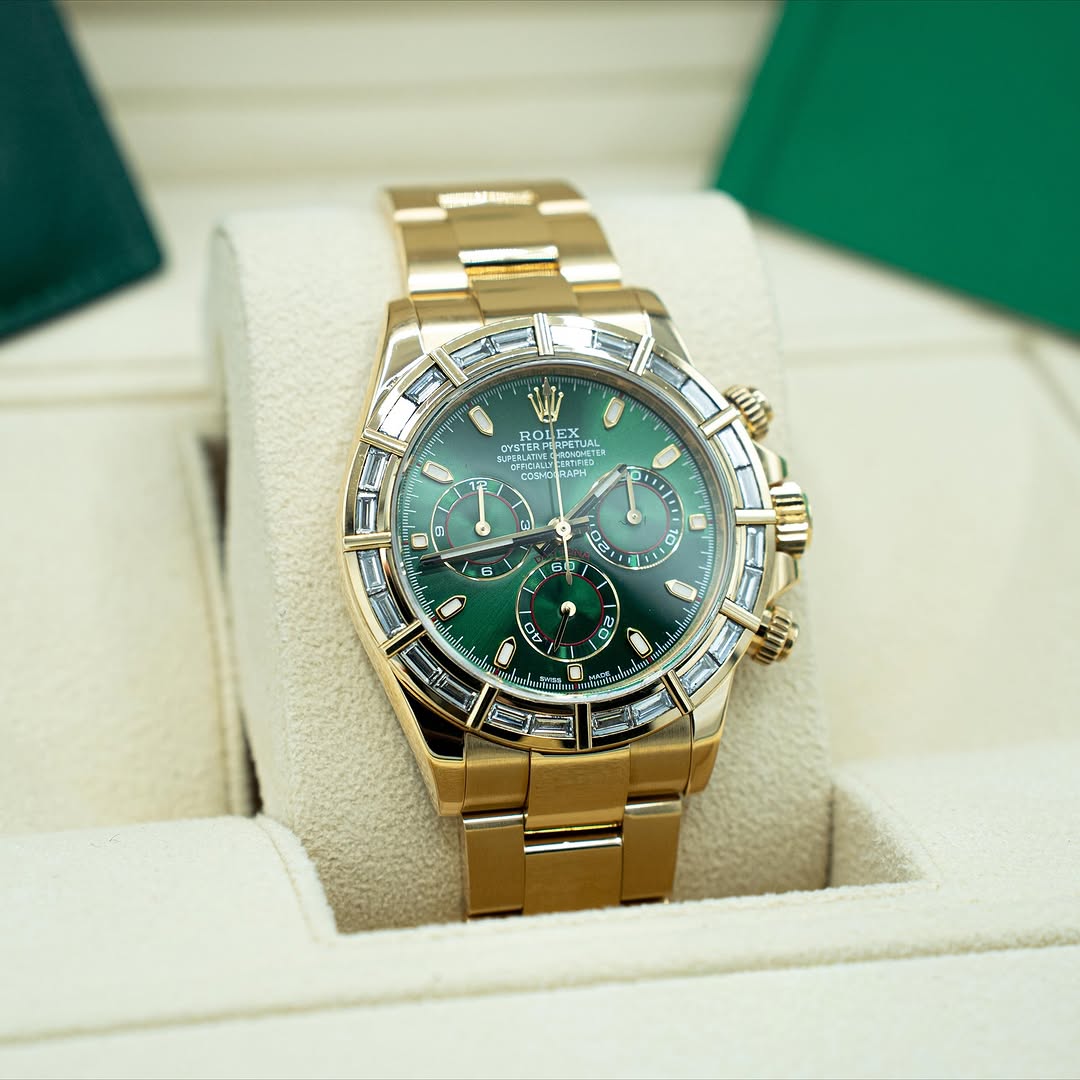 Daytona 40mm Green Dial 18K Yellow Gold Baguette Diamond Bezel Watch 116568BR (Super Clone)