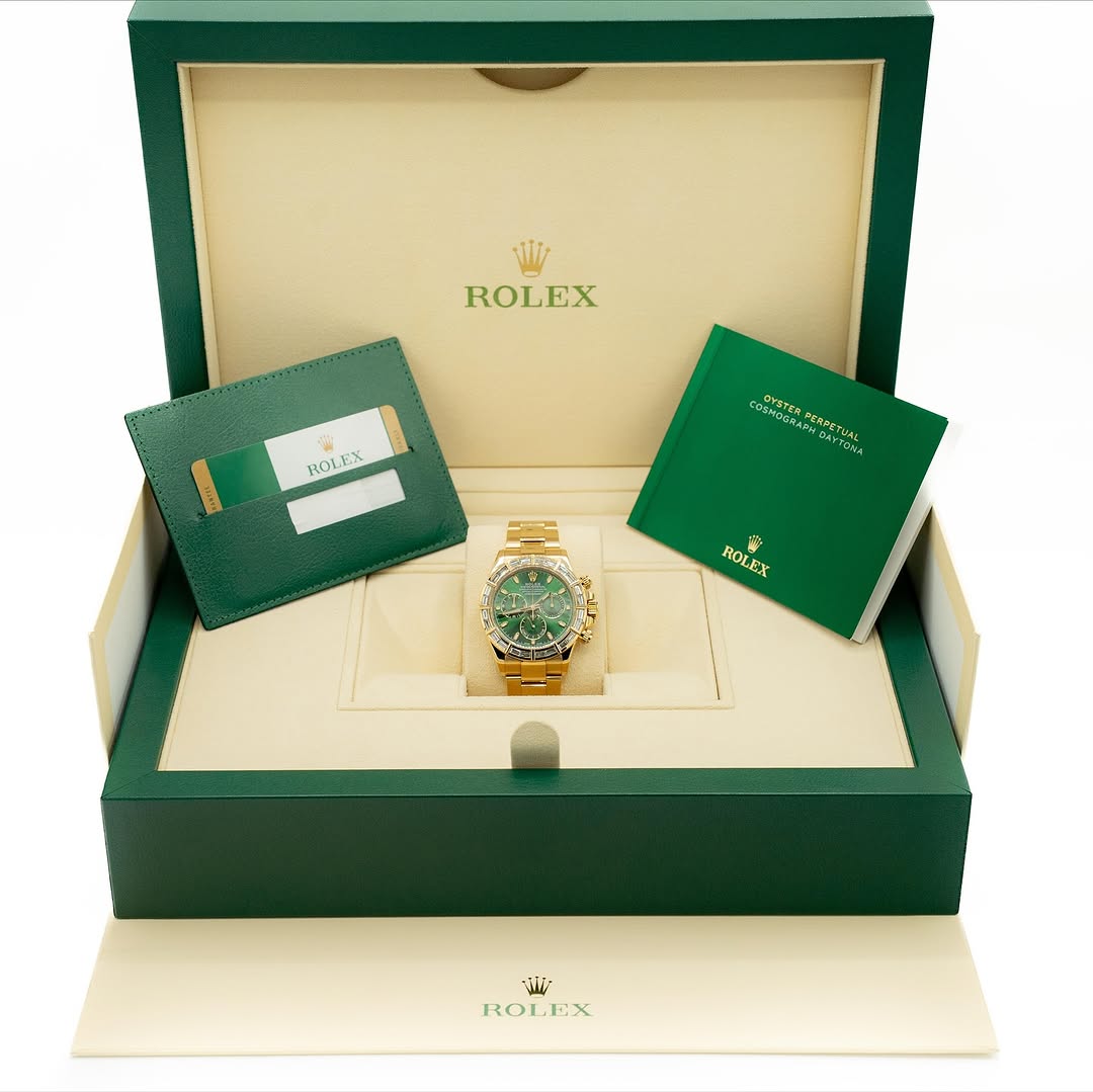 Daytona 40mm Green Dial 18K Yellow Gold Baguette Diamond Bezel Watch 116568BR (Super Clone)