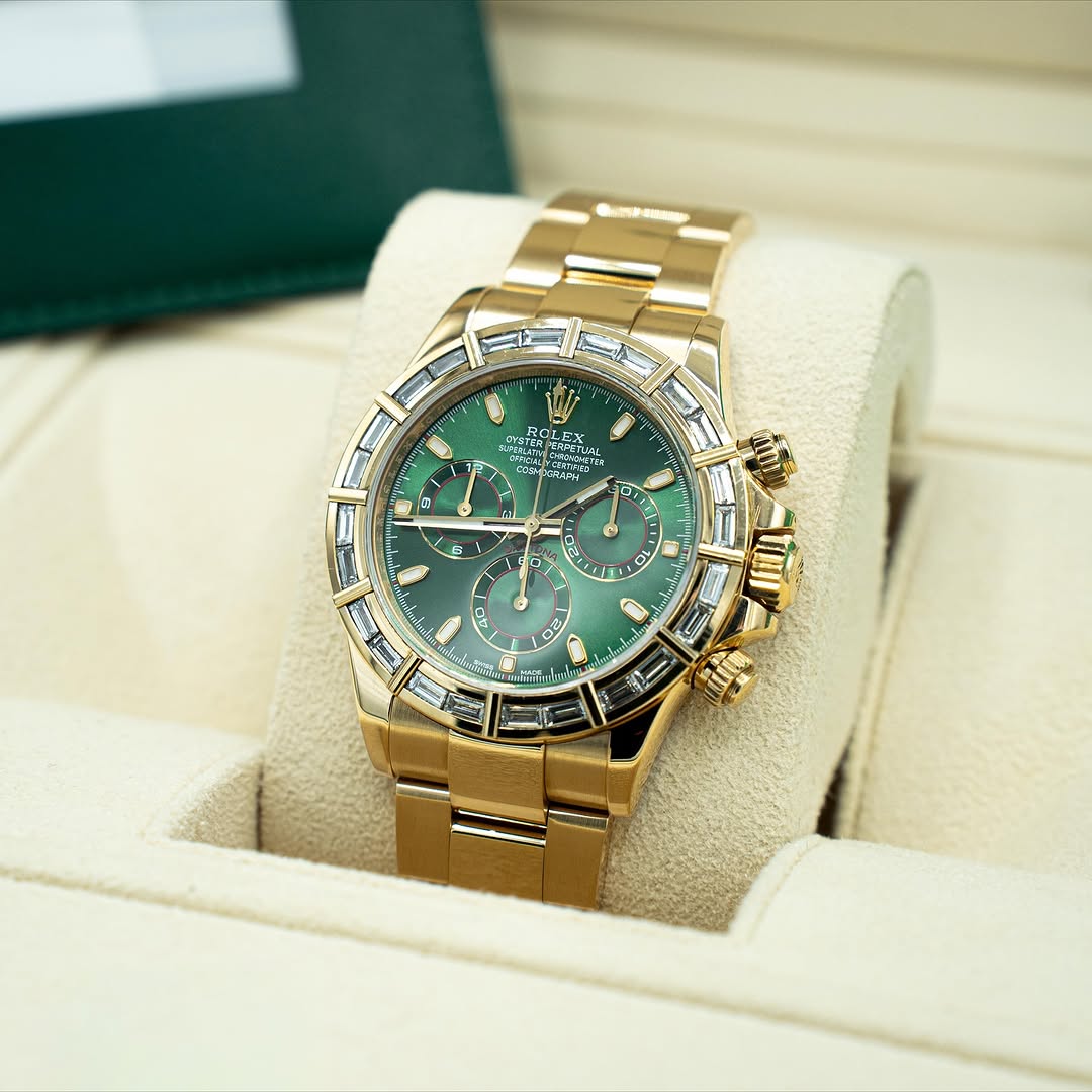 Daytona 40mm Green Dial 18K Yellow Gold Baguette Diamond Bezel Watch 116568BR (Super Clone)