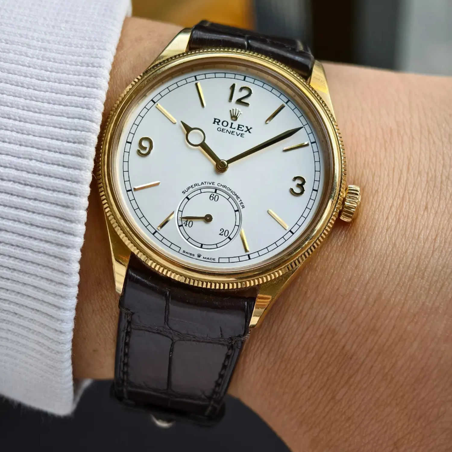 Perpetual 1908 39mm Yellow Gold White Dial Black Alligator Leather Strap m52508-0005